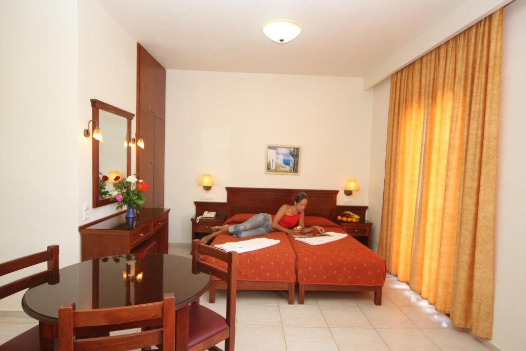 Maria Lambis Aparthotel Stalís Bilik gambar